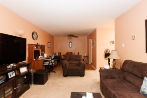 725 Deveron Crescent - RealShots.ca