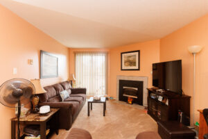 725 Deveron Crescent - RealShots.ca